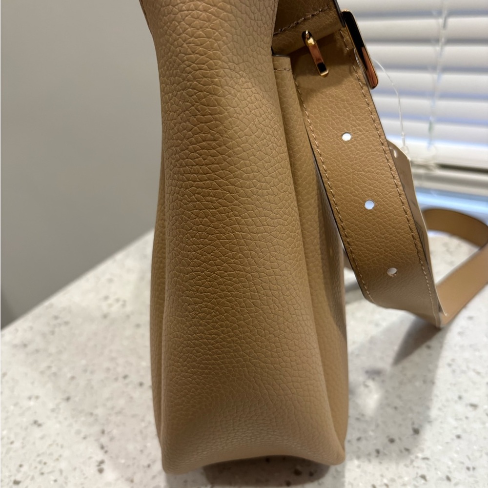 NWT Michael Kors Birch Medium Pebbled Leather Messenger Bag in Camel - Picture 13 of 13